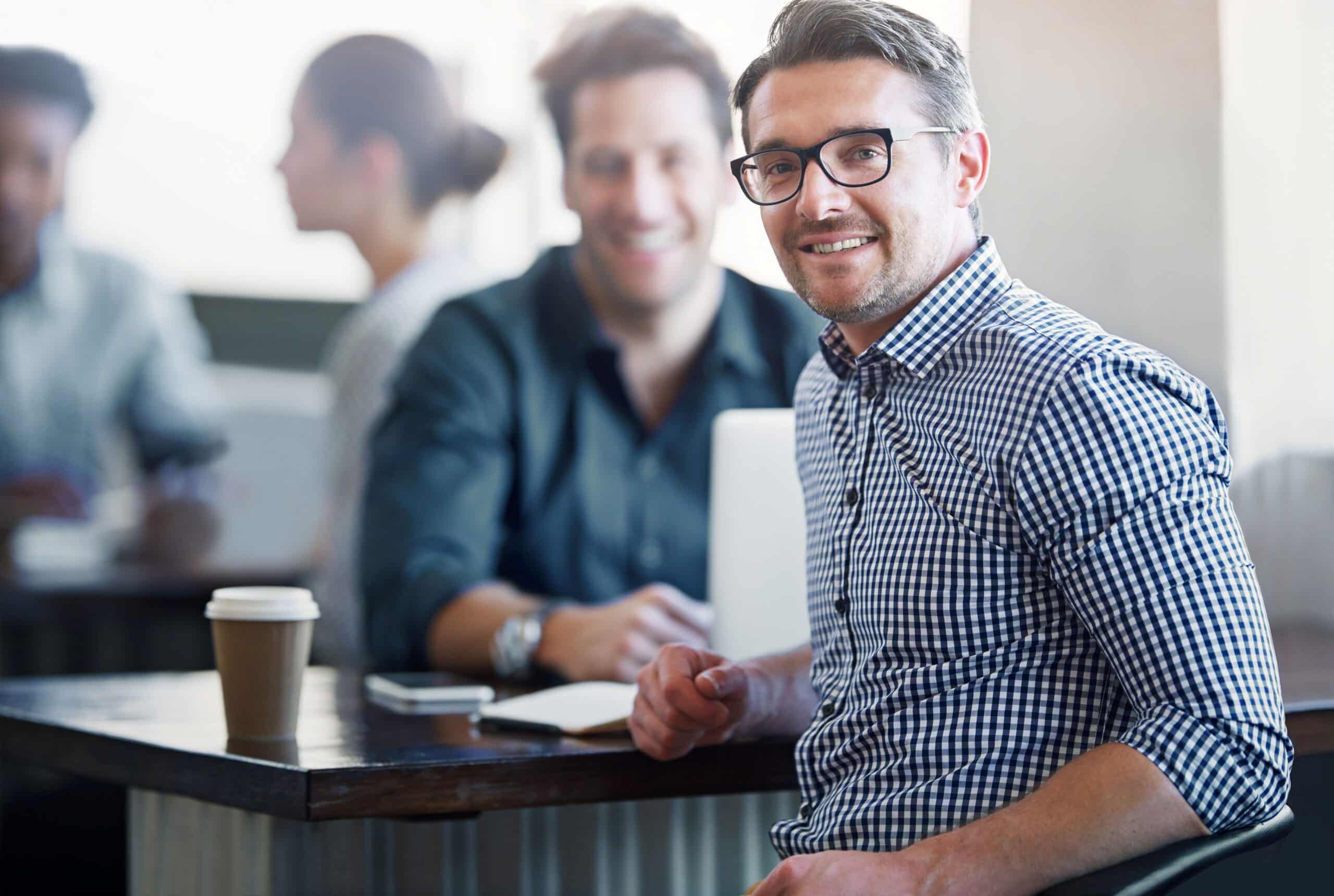 Mitarbeiter beim Kaffee trinken