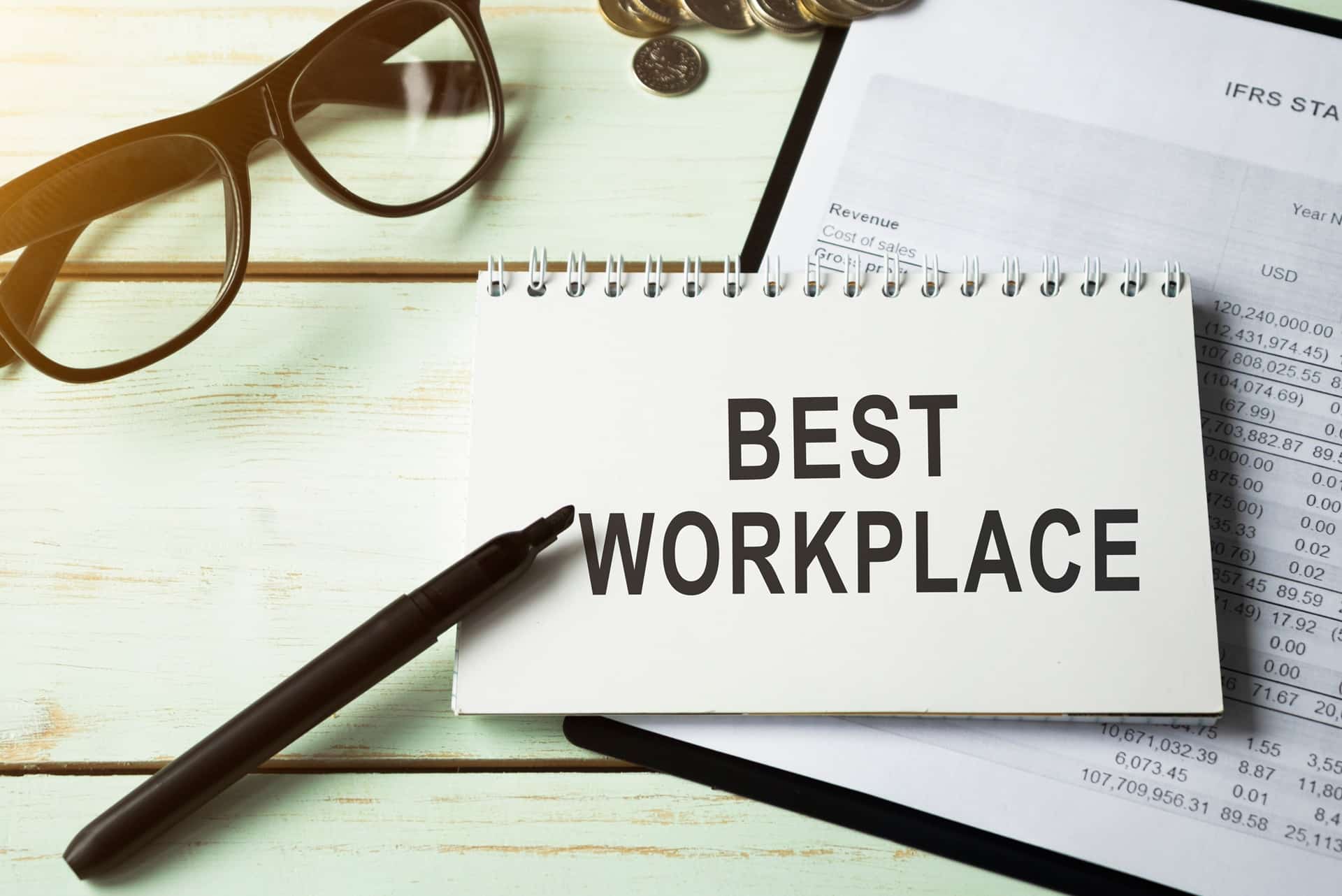 Notiz mit Aufschrift Best Workplace | Osmose Wasserfilter