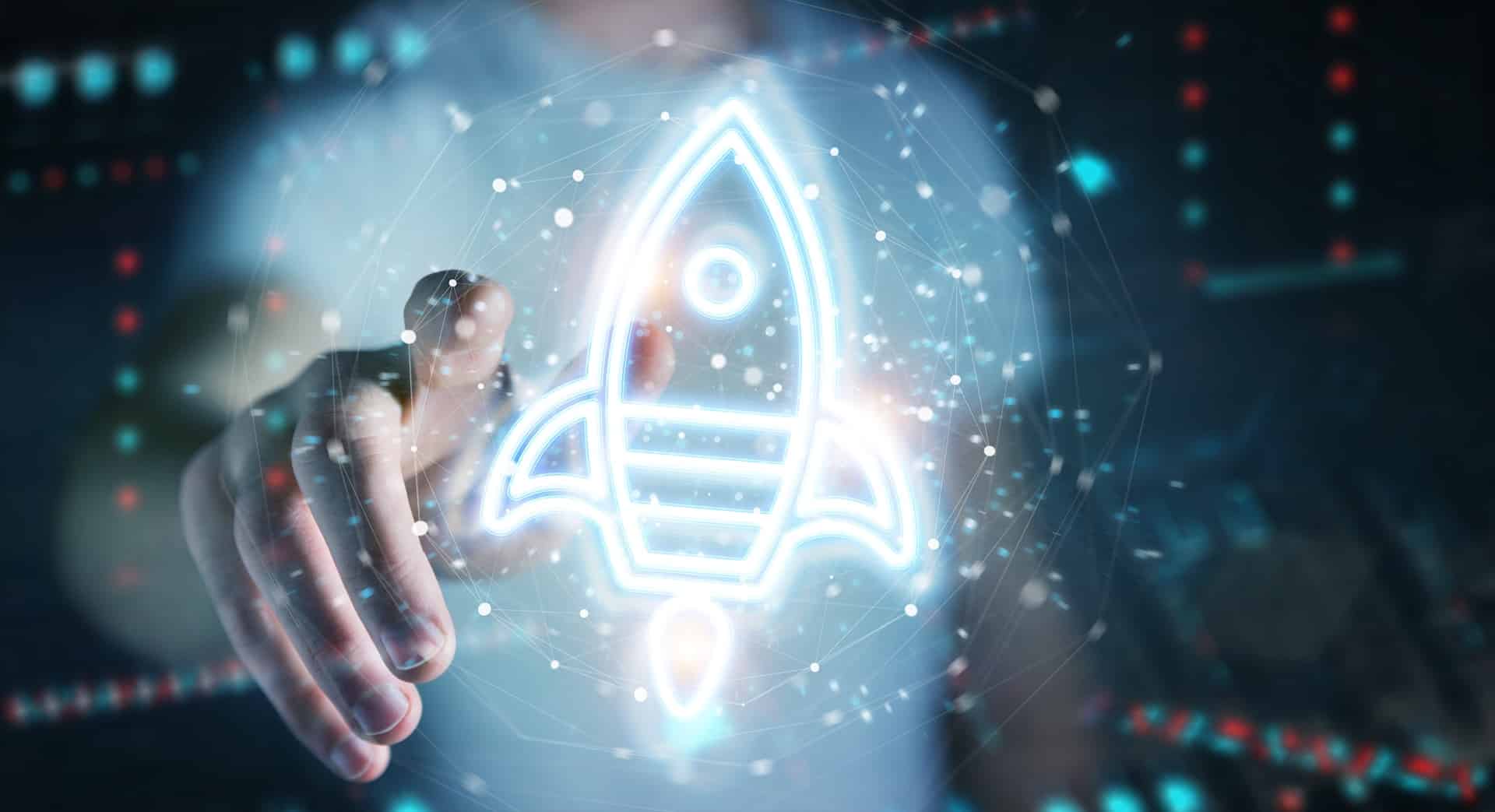 Hand berührt holografische Rakete als Startup-Symbol | mobiler Palettenwickler