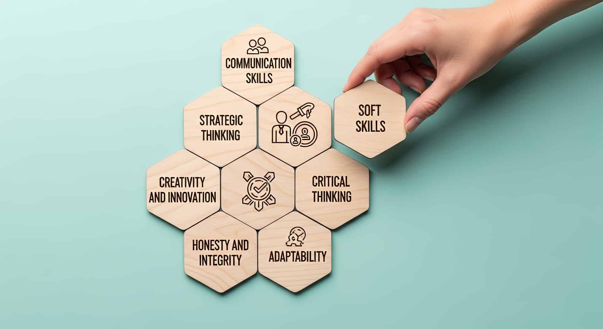 Hand platziert Baustein mit Soft-Skills-Text | Escort Köln