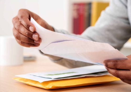 Versand unter Kontrolle: Wann ein größeres Format mehr Kosten spart statt verursacht